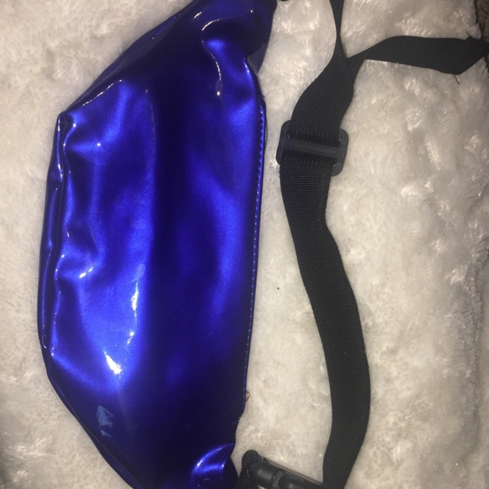 A Fanny pack - Picture 2 of 4